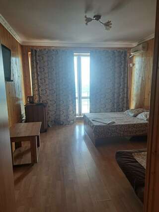 Гостиница Ускут Приветное Семейный с видом на море №1-2