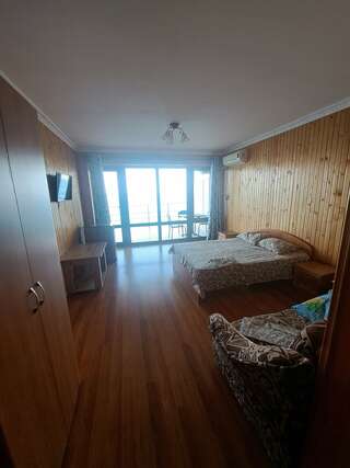 Гостиница Ускут Приветное Семейный с видом на море №5-1