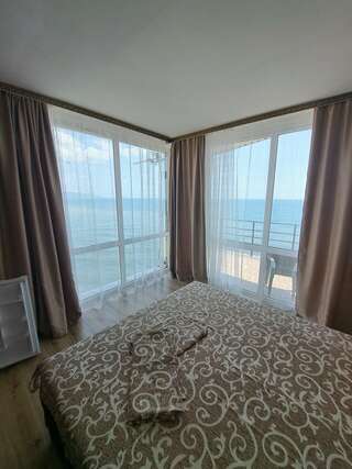 Гостиница Ускут Приветное Люкс с видом на море угловой №13-1