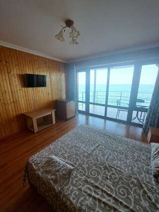 Гостиница Ускут Приветное Семейный с видом на море №5-2