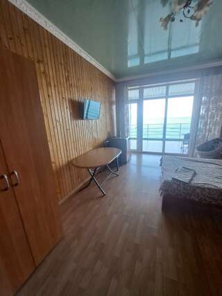 Гостиница Ускут Приветное Семейный с видом на море №10-2