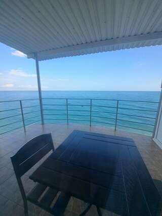 Гостиница Ускут Приветное Семейный с видом на море №9-8