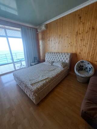 Гостиница Ускут Приветное Семейный с видом на море №9-7