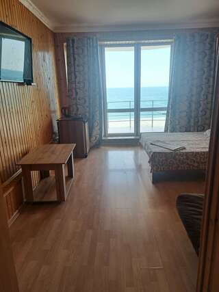 Гостиница Ускут Приветное Семейный с видом на море №2-4