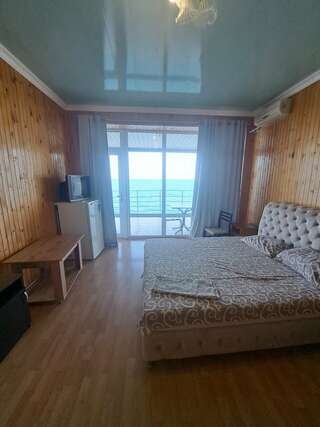 Гостиница Ускут Приветное Семейный с видом на море №9-4